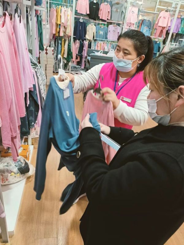 【新時(shí)代商廈寶龍店】企業(yè)文化踐行者（1）想顧客之所想，急顧客之所急
