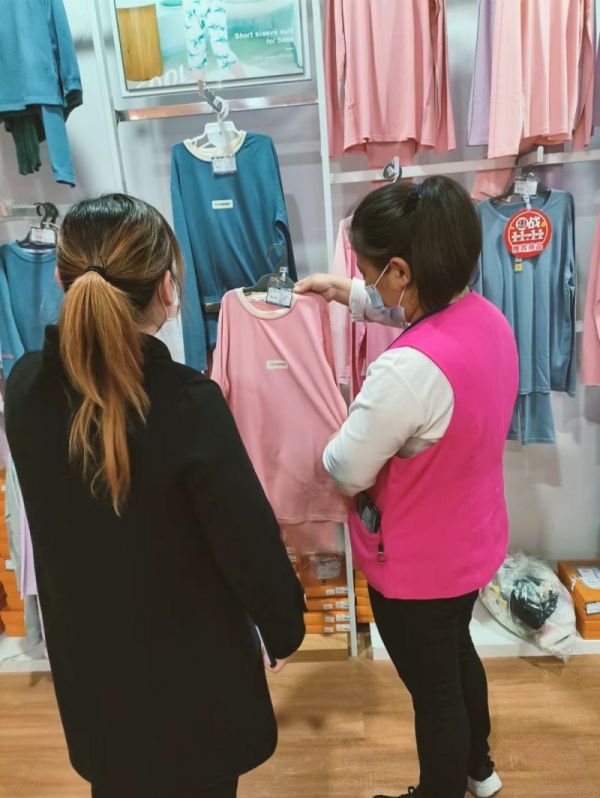 【新時(shí)代商廈寶龍店】企業(yè)文化踐行者（1）想顧客之所想，急顧客之所急